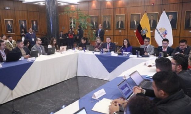 Presidenta de la Asamblea revisó, junto a secretarios y prosecretarios de Comisiones Legislativas, el estado de los proyectos de Ley