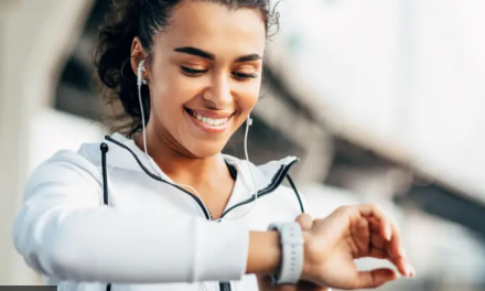 Cómo los relojes inteligentes se usan cada vez más para detectar desde problemas cardíacos hasta el mal de Parkinson