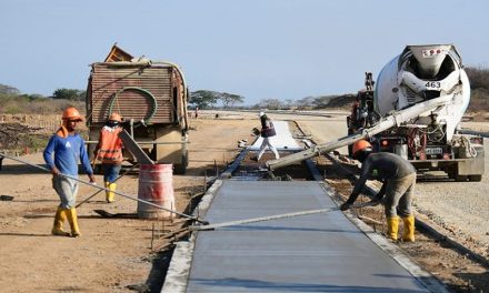 Empieza asfaltado del tramo final de la nueva vía a Chongón