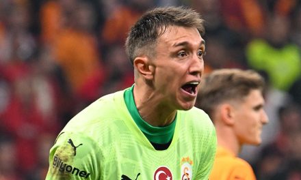 TURQUÍA | Fernando Muslera estalló contra José Mourinho: “Si no le gusta que se vaya”