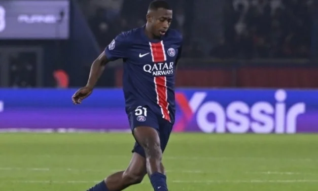 De las pocas veces, que una jugada en contra HACE VER MAL A Willian Pacho en la defensa del PSG