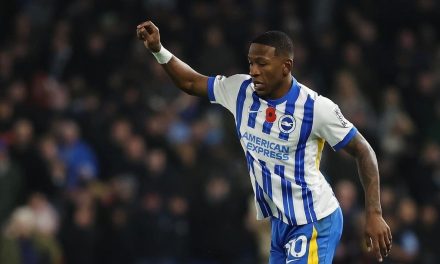 PREMIER LEAGUE | El Brighton derrotó 2-1 al Bournemouth con la presencia de Pervis Estupiñán