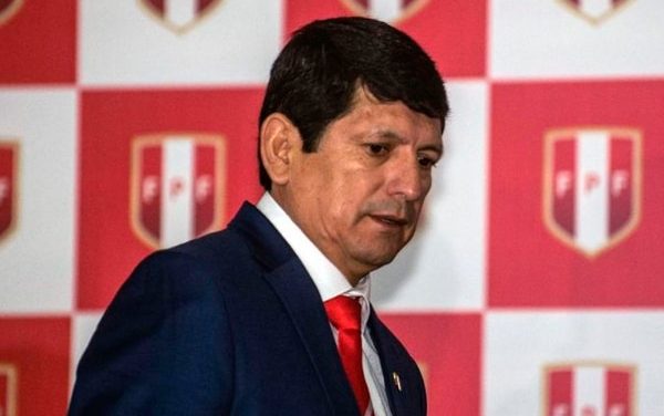 PERÚ | Detienen a Agustín Lozano, presidente de la FPF, por una acusación narcodelictiva