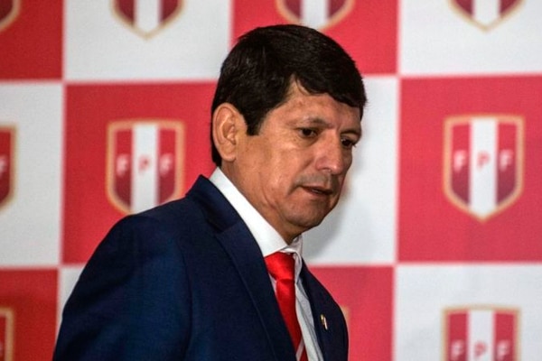 PERÚ | Detienen a Agustín Lozano, presidente de la FPF, por una acusación narcodelictiva