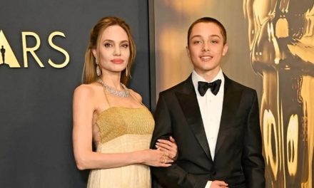 Angelina Jolie sorprende junto a su hijo Knox en los Governors Awards