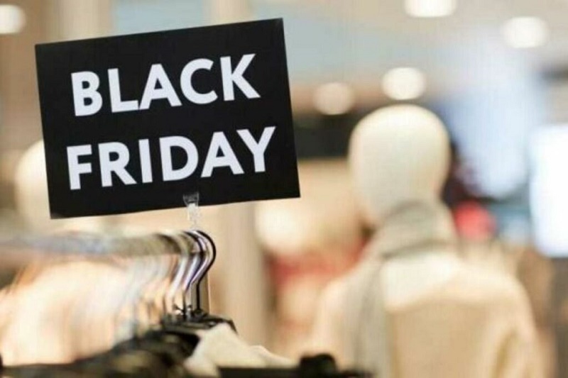 Los comercios y clientes se alistan para el Black Friday en Ecuador