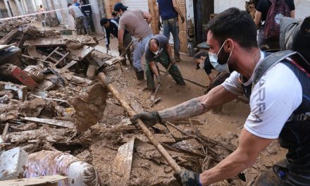 Valencia a un mes de la DANA: incertidumbre, reconstrucción, voluntarios y fango político