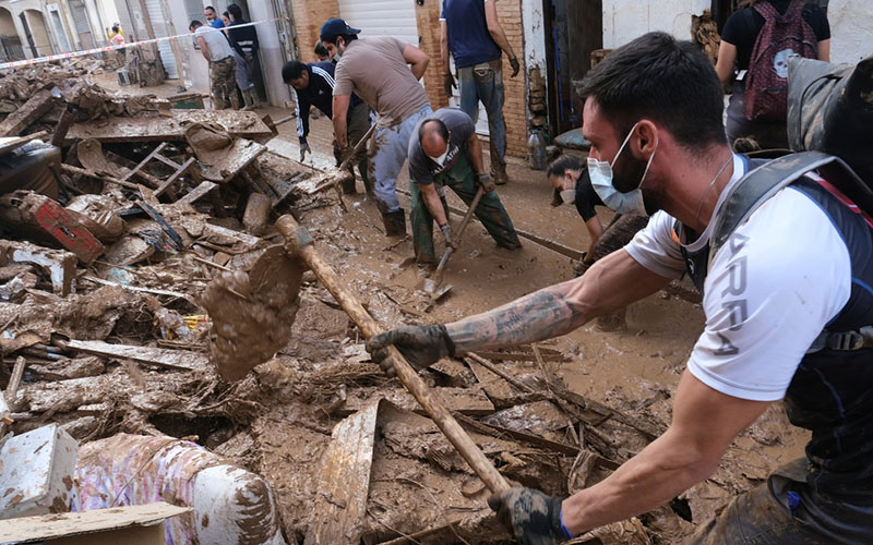 Valencia a un mes de la DANA: incertidumbre, reconstrucción, voluntarios y fango político