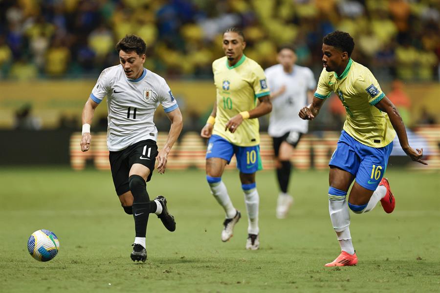 A MANO EN BAHÍA: Brasil y Uruguay empataron en un intenso partido