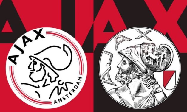 El antiguo escudo del Ajax volverá a su camiseta a partir de la próxima temporada