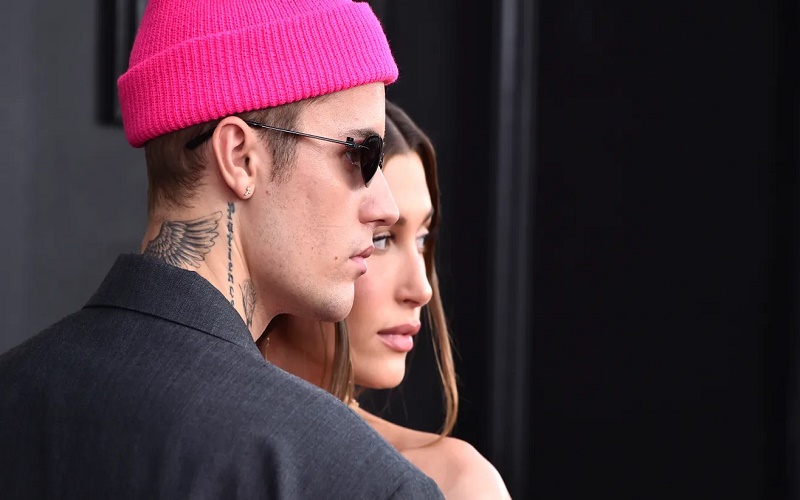 Hailey y Justin Bieber posan con su bebé en el primer Halloween del pequeño