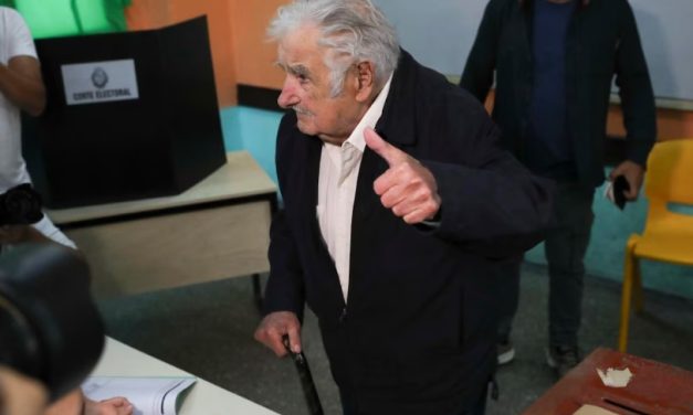 José “Pepe” Mujica votó y dijo que el próximo gobierno “va a tener que crear un clima para negociar”