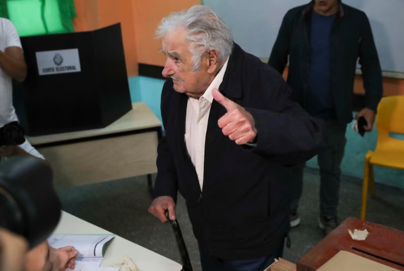 José “Pepe” Mujica votó y dijo que el próximo gobierno “va a tener que crear un clima para negociar”