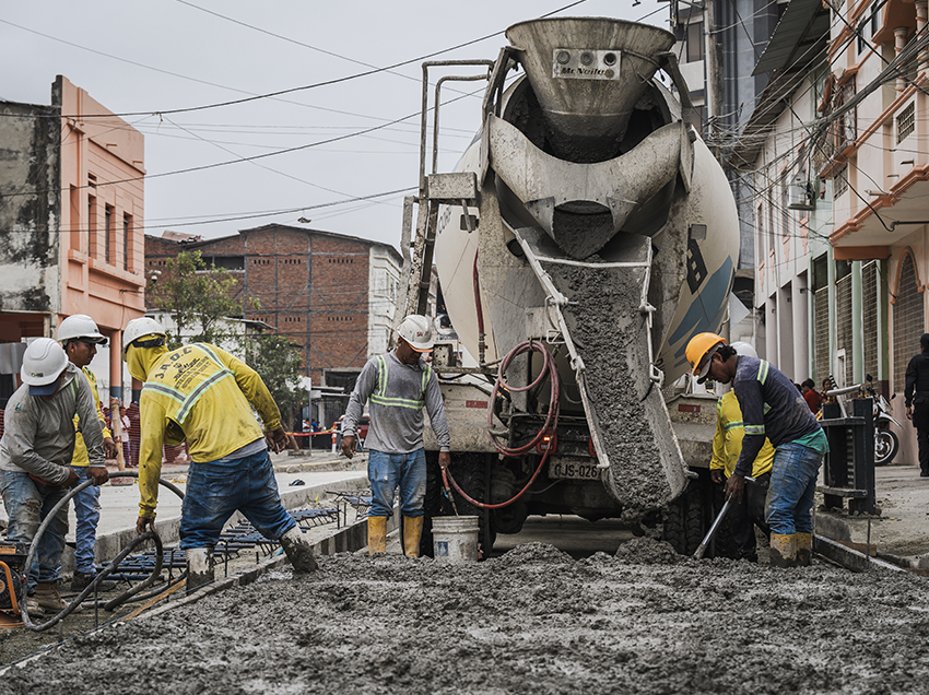 Alcalde Aquiles Alvarez inspeccionó pavimentación de la ruta por donde circulará la Troncal 4 de la Metrovía