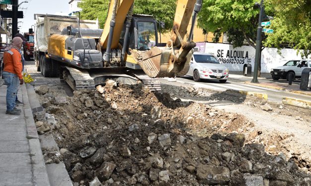 Obras Públicas renueva el pavimento deteriorado de la calle Chile