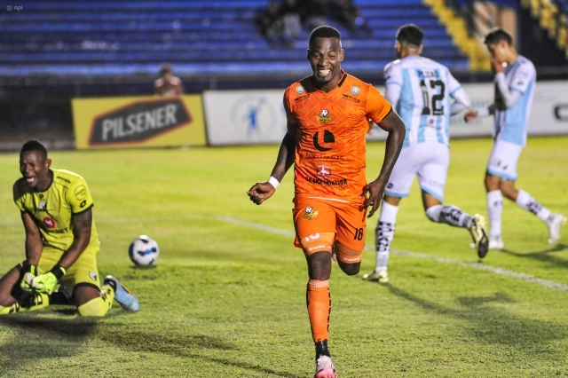 LO BUSCAN EN LA LIGA PERUANA: Cristian Penilla tendría opciones de llegar a un club del país vecino