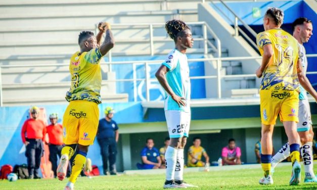 Delfín goleó y envió  al Cumbayá a la serie B