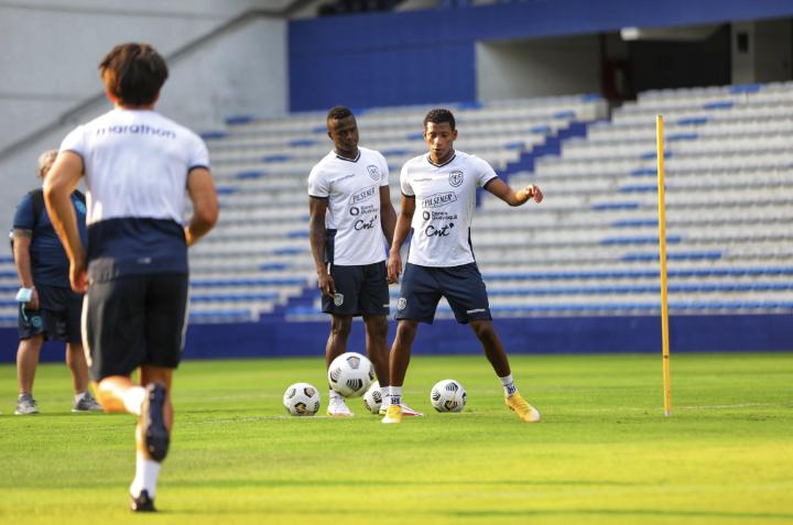 Barcelona y Emelec recibirán los entrenamientos de la Selección de Ecuador por las Eliminatorias