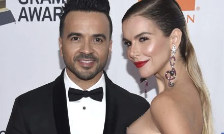 Pareja de Luis Fonsi muestra la decoración navideña de su hogar