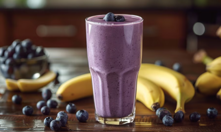 Cuáles son los beneficios del licuado de arándanos, almendras y banana con leche