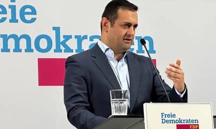 Renuncia el secretario general del FDP en Alemania