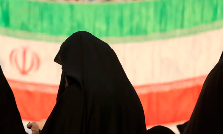 Irán pausa polémica ley por uso del hiyab en mujeres