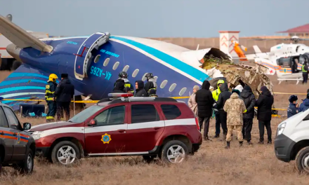 Ucrania afirma que avión azerí fue derribado por los rusos