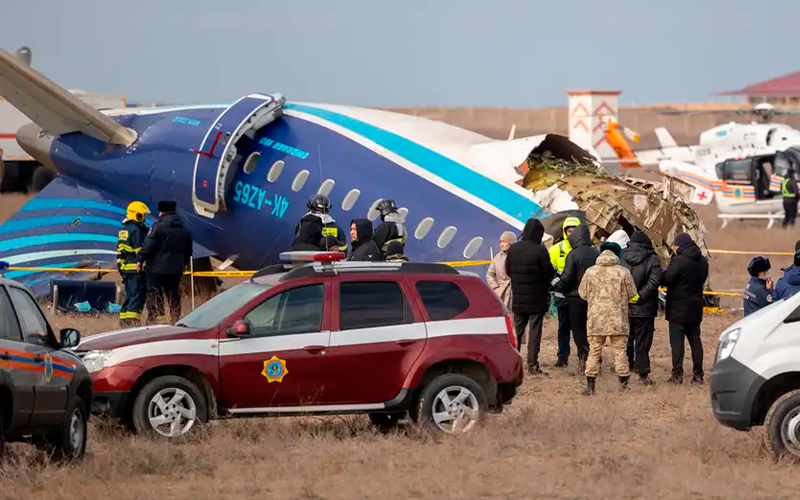 Ucrania afirma que avión azerí fue derribado por los rusos