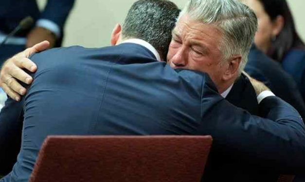 La Fiscalía archiva el caso de homicidio involuntario contra Alec Baldwin