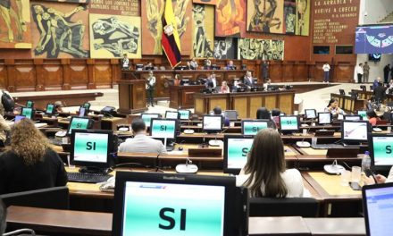 Asamblea no permitirá que los ecuatorianos paguen más impuestos, por ello respaldó a la Presidenta del Legislativo para presentar acción de inconstitucionalidad