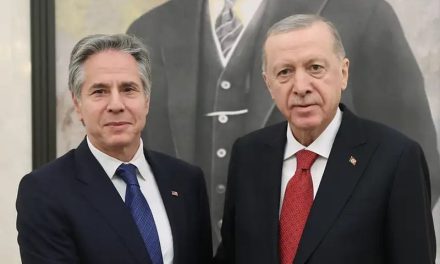 Blinken y Erdogan abordan en Ankara la situación en Siria