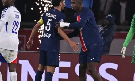 Willian Pacho estuvo presente en la victoria del PSG ante Mónaco