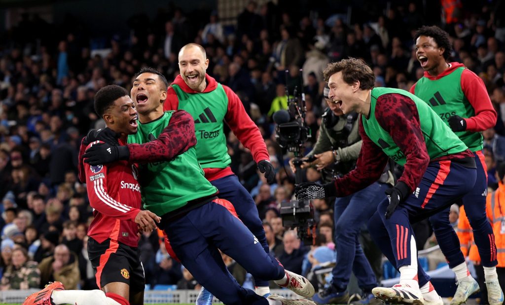 Manchester United lo da vuelta y derrota (1-2) al Manchester City en la Premier League