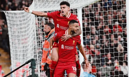 Liverpool dejó escapar puntos en casa frente al Fulham