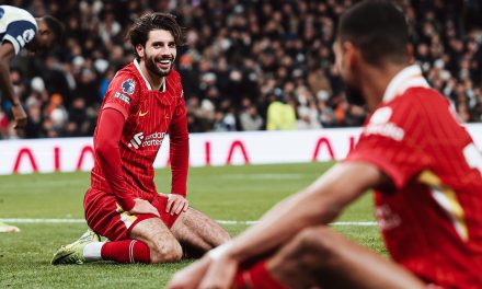 Liverpool goleó al Tottenham y se afianza en la cima de la Premier League