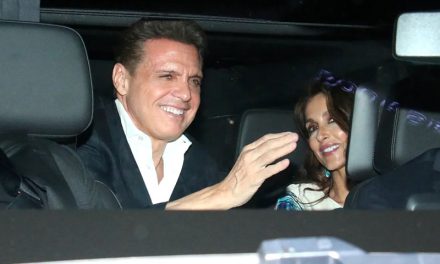 Luis Miguel y Paloma Cuevas fueron captados disfrutando una romántica cena