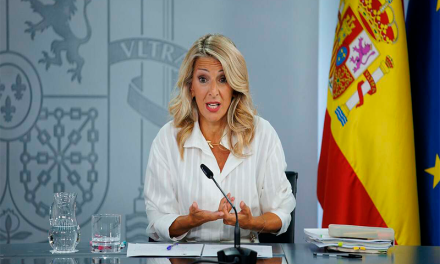 Yolanda Díaz pide impugnar el nuevo convenio de Ayuso para los funcionarios de Madrid por restringir el derecho a huelga