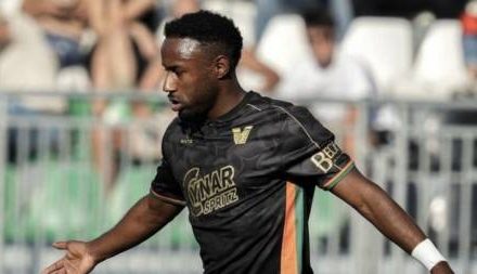 Preocupación por la lesión de Jhon Yeboah en el Venezia de Italia