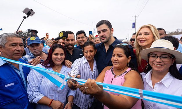 Alcalde Aquiles Alvarez entregó obra vial en beneficio de los habitantes de Chongón