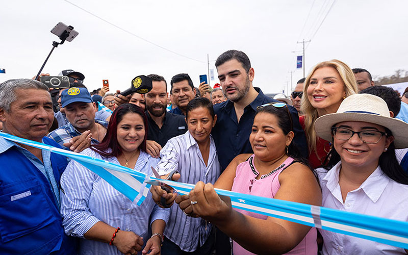 Alcalde Aquiles Alvarez entregó obra vial en beneficio de los habitantes de Chongón