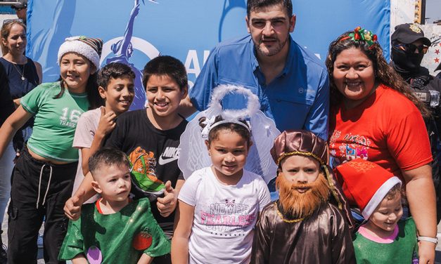 Alcalde Aquiles Alvarez asistió al agasajo a 1.500 niños del sector de las Casas Colectivas