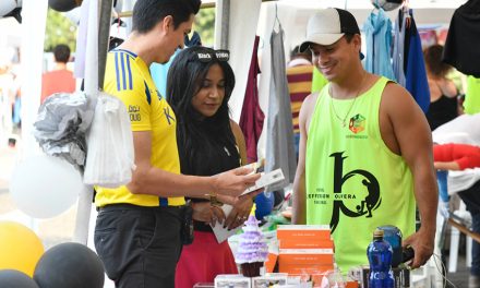 Emprendedores exponen sus productos en Plaza Guayarte