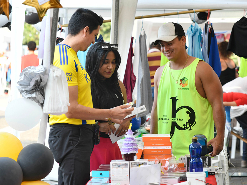 Emprendedores exponen sus productos en Plaza Guayarte