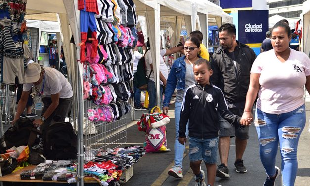 La Feria Alcaldía de Guayaquil Corredores Navideños empezó a funcionar con 1.100 comerciantes