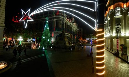 Plaza de la Administración se ilumina durante las festividades