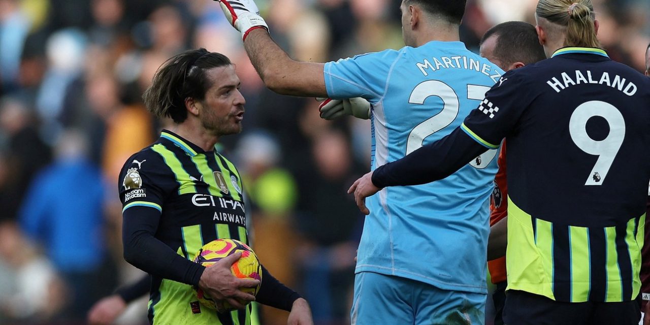 PREMIER LEAGUE | Revelaron qué le dijo Dibu Martínez a Jack Grealish en el entretiempo del partido entre Aston Villa y Manchester City