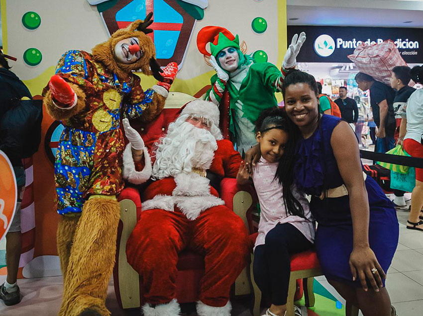 Niños y adultos celebraron la llegada de Papa Noel a la Terminal Terrestre de Guayaquil