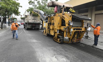 Obras Públicas interviene calles Alcedo y 10 de Agosto, en el centro de Guayaquil