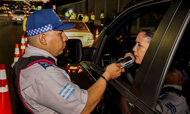 23 conductores aprehendidos durante operativos de alcohol en Guayaquil