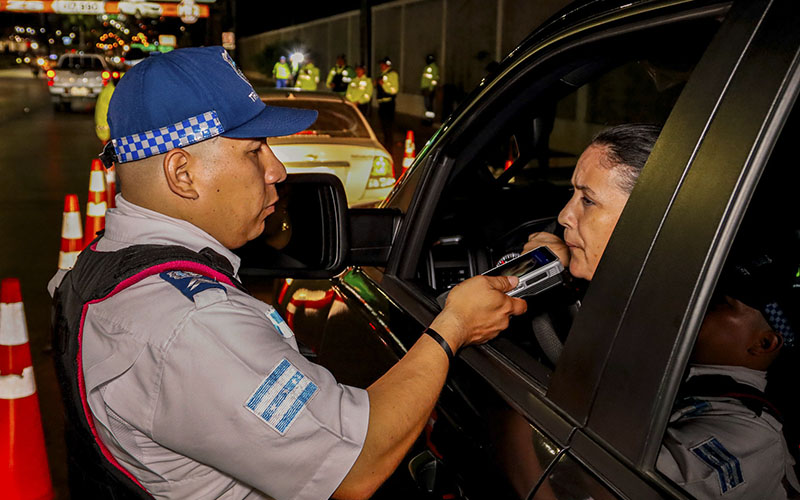 23 conductores aprehendidos durante operativos de alcohol en Guayaquil